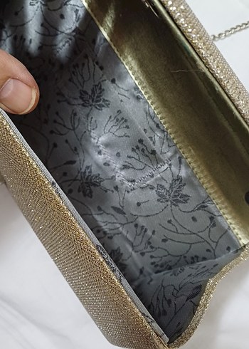 Zincir Detaylı Altın Renkli Yılan Desenli Kadın Abiye Çanta - Görsel 4