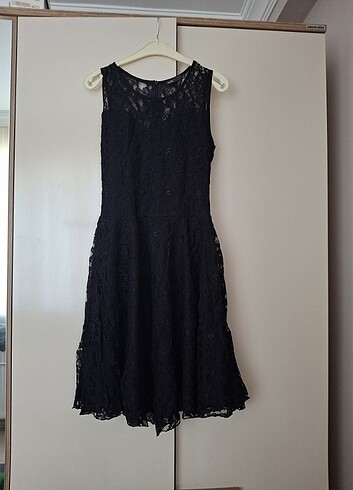Dantelli siyah mini elbise