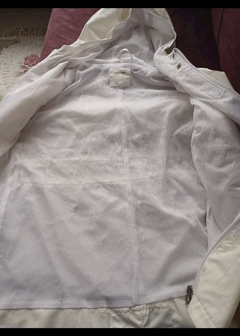 LC Waikiki Beyaz Parlak Kız Yağmurluk Kapüşonlu