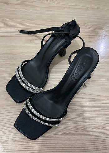 Siyah Yılan Desenli Stiletto Topuklu Kadın Ayakkabı