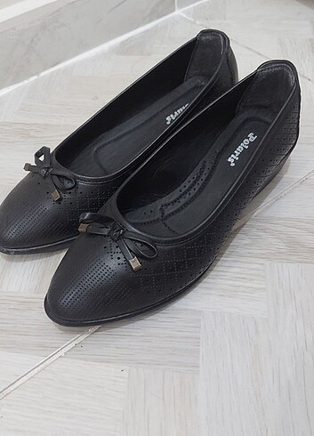 Siyah anne ayakkabısı 