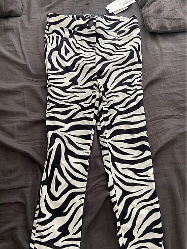 Zara zebra desenli tayt pantolon