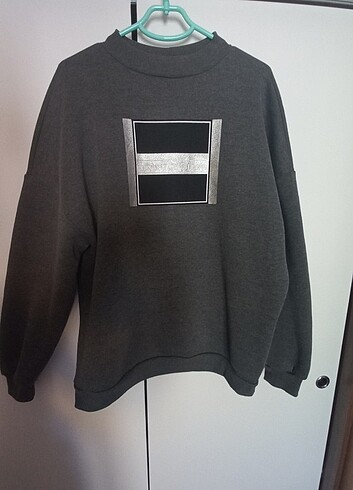 Dik yaka baskılı sweatshirt 
