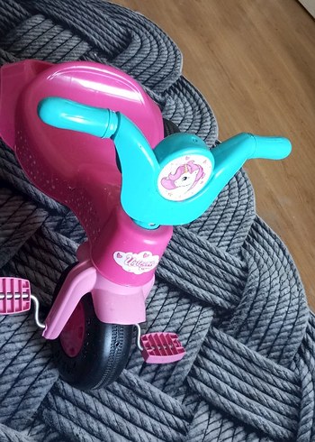 Pembe Renkli Çocuk Üç Tekerlekli Bisiklet