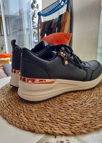 Siyah SKECHERS Kadın Spor Ayakkabı