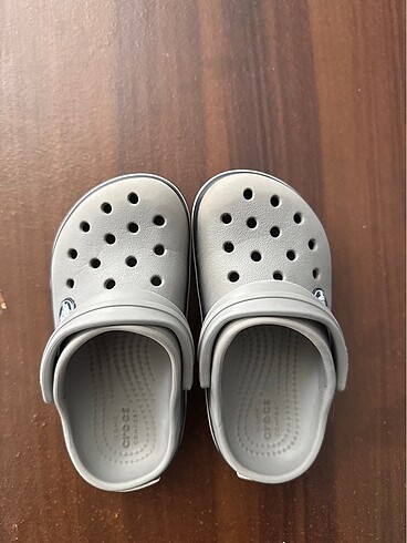 25 Beden gri Renk 25-26 numara crocs
