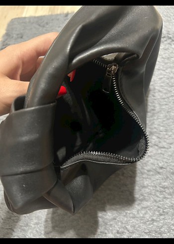 Siyah Deri Fermuarlı Minimalist Kadın Çanta - Görsel 2