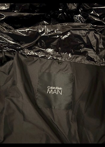 Calvin Klein Parlak Siyah Kapüşonlu Kışlık Mont - Görsel 4