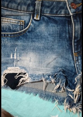 Yırtık Detaylı Kadın Kot Şort - Görsel 4