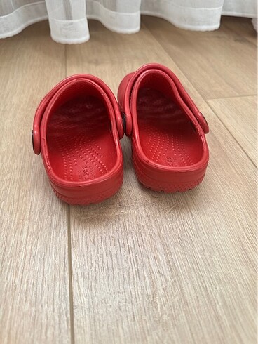 22 Beden kırmızı Renk Crocs çocuk terlik