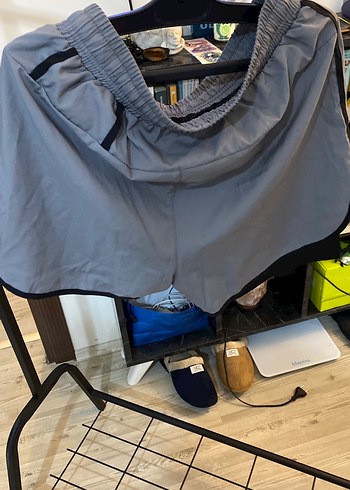 Gri Bel Bantlı Mini Şort - Görsel 3