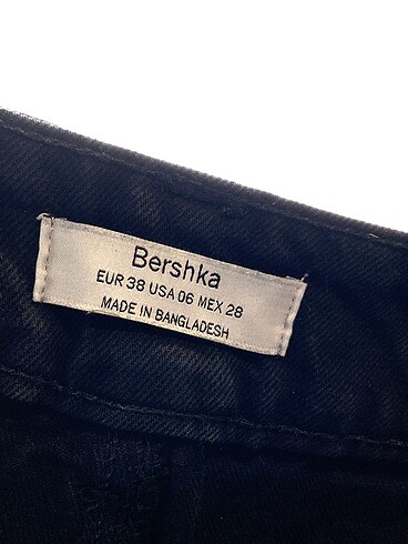 38 Beden siyah Renk Bershka Jean / Kot %70 İndirimli.