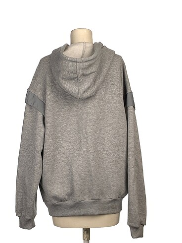 m Beden Diğer Sweatshirt %70 İndirimli.