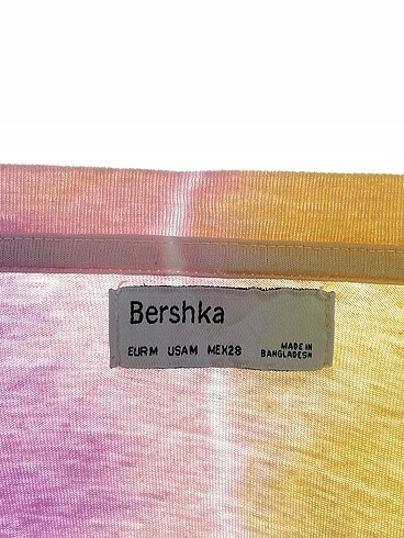 m Beden çeşitli Renk Bershka T-shirt %70 İndirimli.