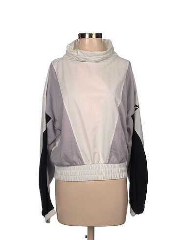 Reebok Sweatshirt %70 İndirimli.