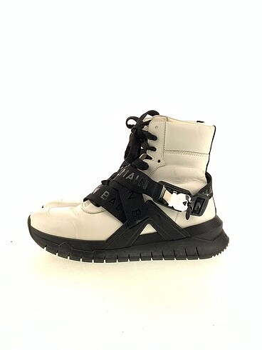 Balmain Bot %70 İndirimli.
