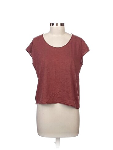 Pull and Bear T-shirt %70 İndirimli.