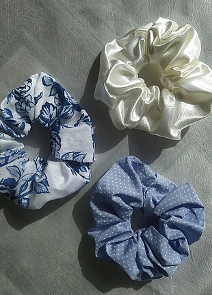 SCRUNCHIES / TOKA