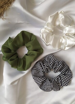 SCRUNCHIES / TOKA