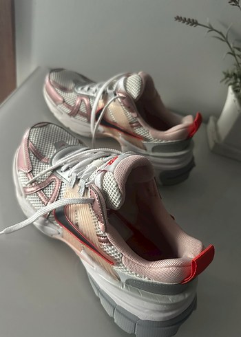 NIKE KADIN SPOR AYAKKABI - Görsel 3