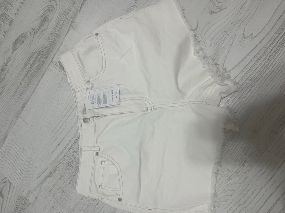 Düğmeli Beyaz Kadın Mini Denim Şort - Görsel 2