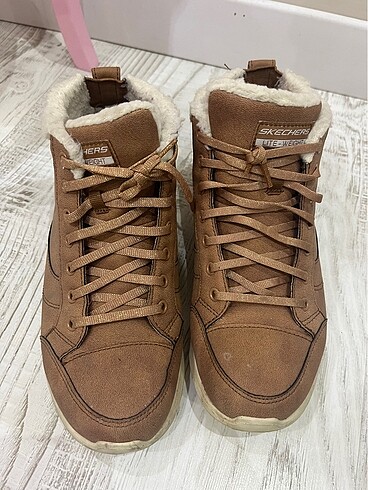 Skechers bot