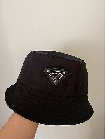 Prada Şapka