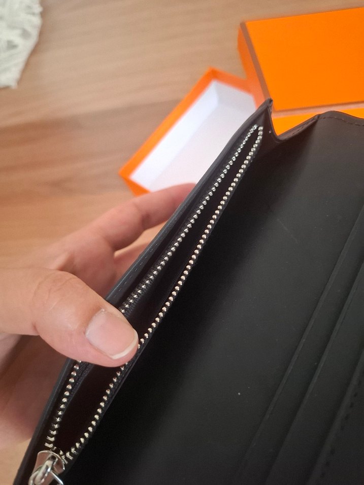 Louis Vuitton Uzun Kartlıklı Siyah Cüzdan - Görsel 5