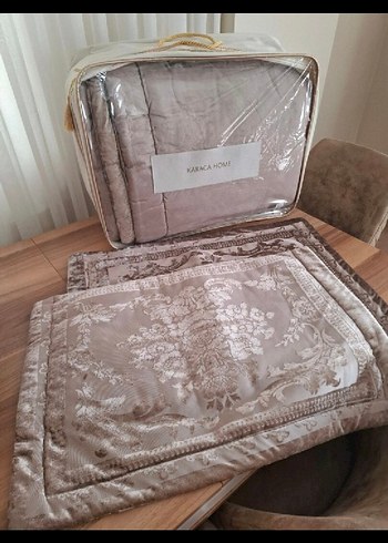 Karaca Home yatak örtüsü takımı