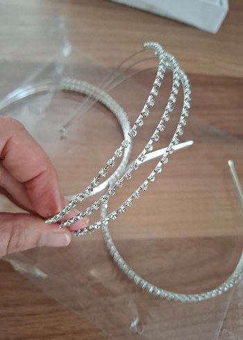 Beyaz Taşlı Metal Taç üçlü su yolu taç - Görsel 2