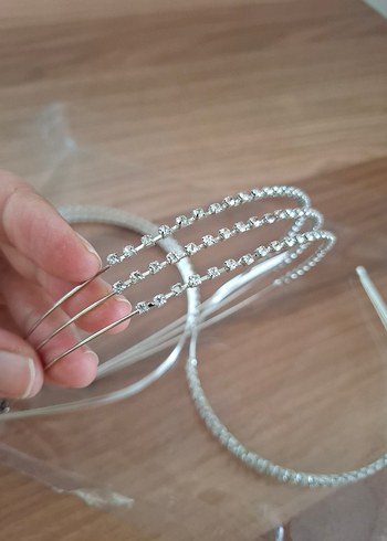 Beyaz Taşlı Metal Taç üçlü su yolu taç - Görsel 5