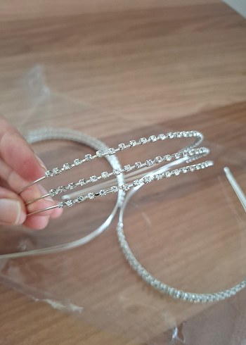 Beyaz Taşlı Metal Taç üçlü su yolu taç - Görsel 6