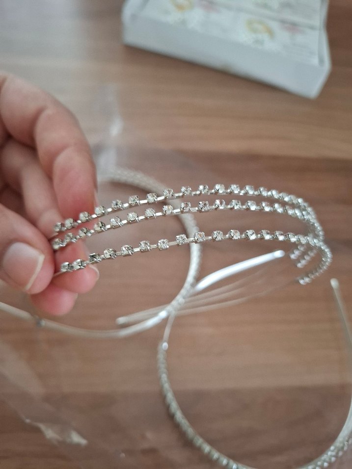 Beyaz Taşlı Metal Taç üçlü su yolu taç - Görsel 4