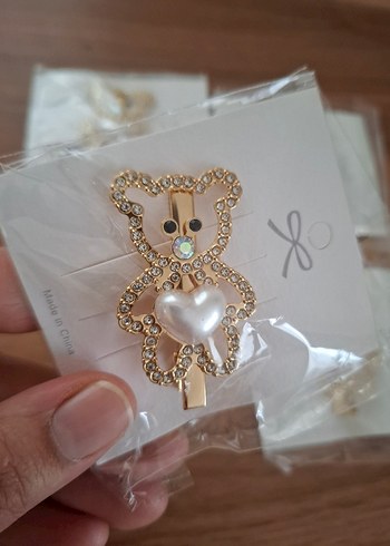 İnci Kalpli Altın Renkli Ayıcık Toka TAŞLI TEDY PENS TOKA - Görsel 4