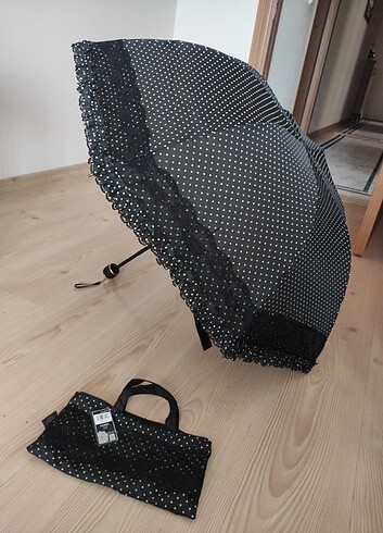Siyah puantiyeli dantel detaylı çantalı kadın şemsiye