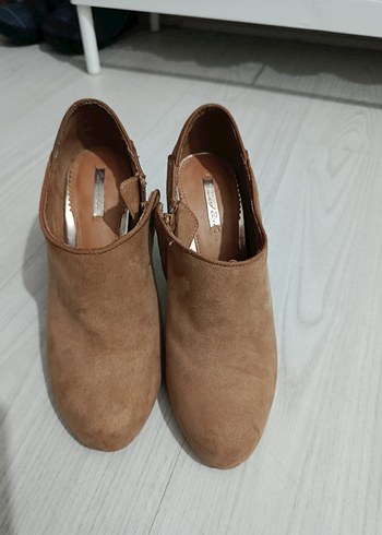 Bej Süet Stiletto Topuklu Kadın Bot - Görsel 3