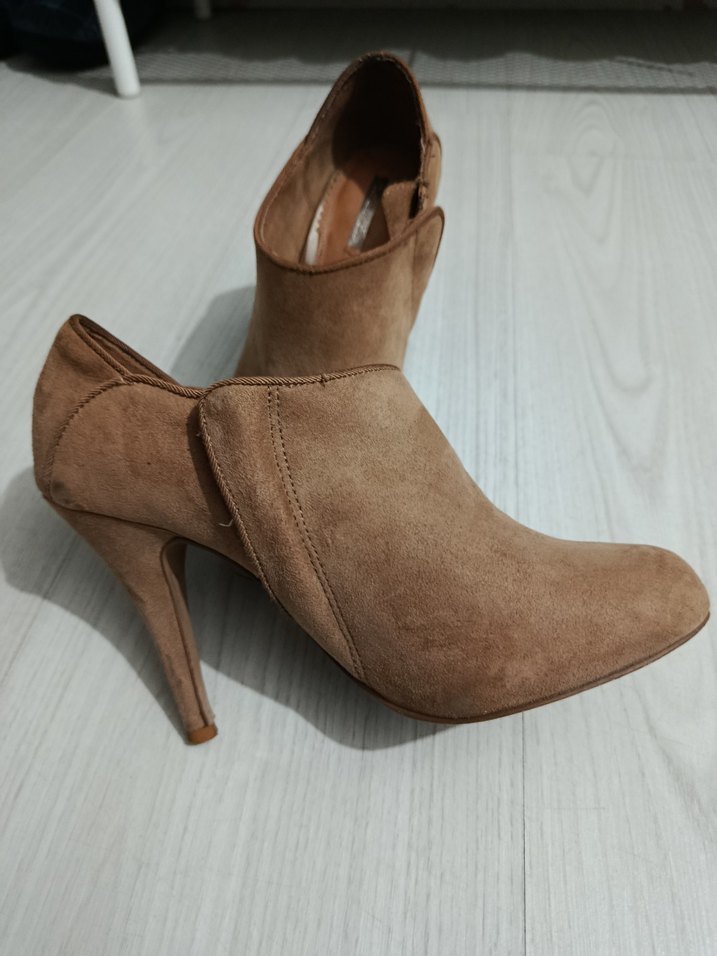 Bej Süet Stiletto Topuklu Kadın Bot - Görsel 4