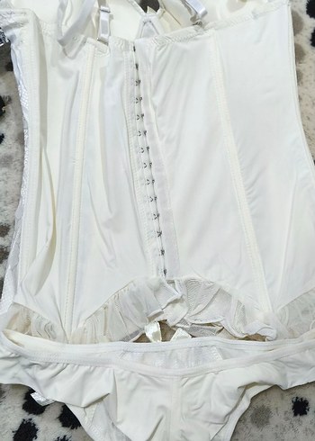 Dantel Detaylı Beyaz Straplez Bustiyer - Görsel 7