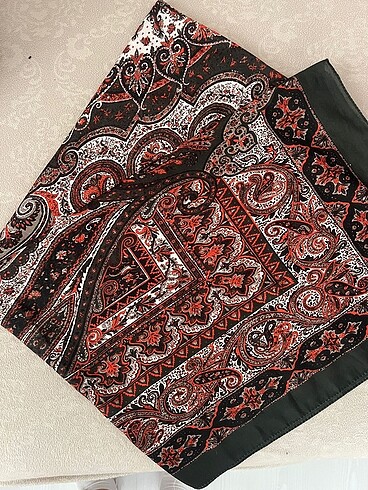 Beden Retro Desenli Şal