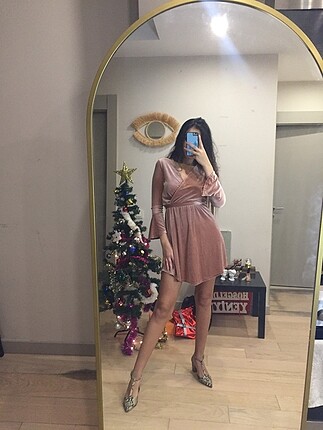 Yılbaşı için harika kadife elbise