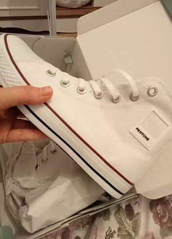 LC Waikiki Pantone Bilekli Beyaz Sneaker