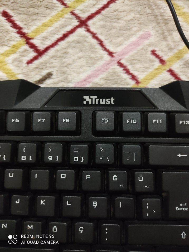 Trust Kablolu Kırmızı Siyah Klavye - Görsel 2