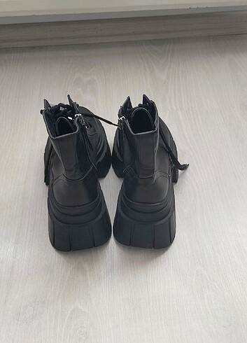 39 Beden siyah Renk Bağcıklı bot