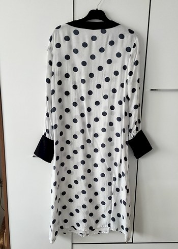 Uzun Kollu Puantiyeli V Yaka Kadın Tunik - Görsel 2