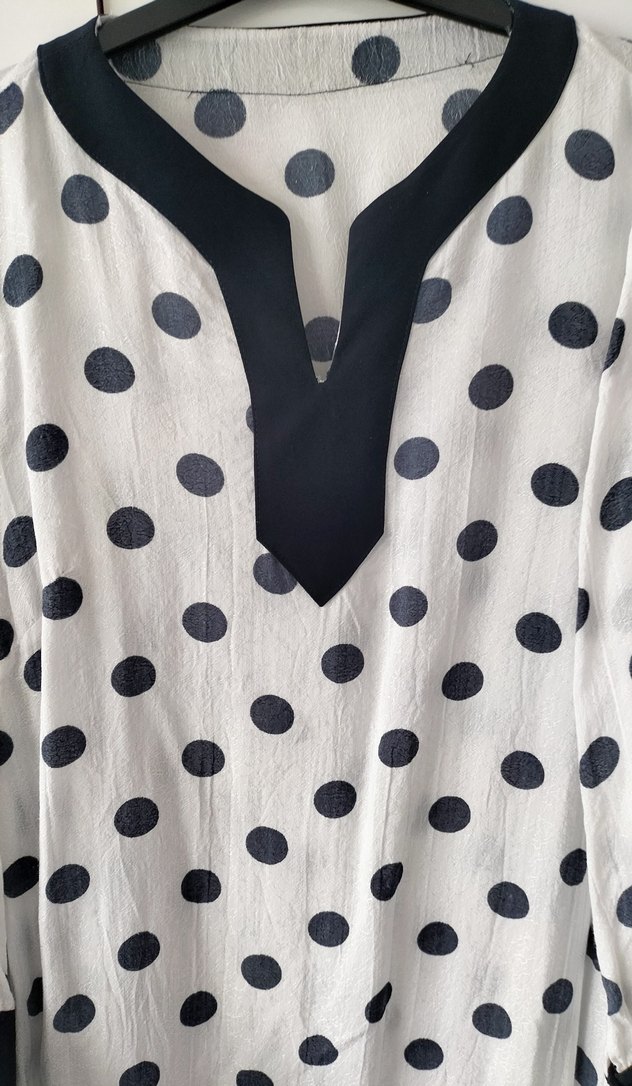 Uzun Kollu Puantiyeli V Yaka Kadın Tunik - Görsel 3