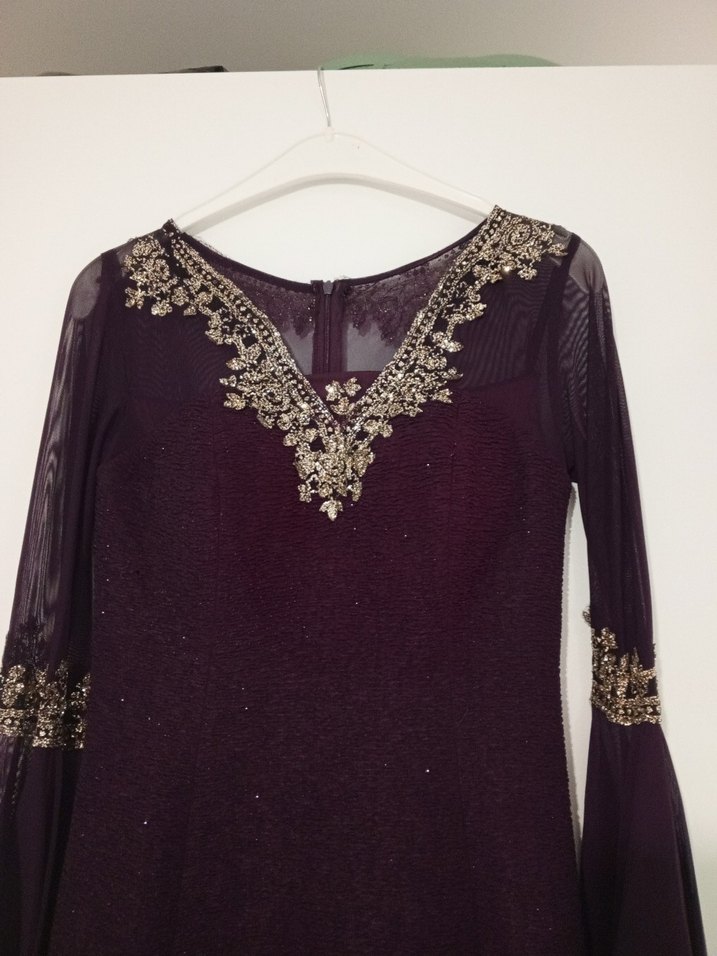 Bordo İşlemeli Uzun Kollu V Yakalı Abiye Elbise - Görsel 2