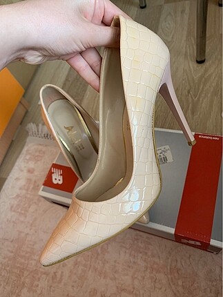 Pembe stiletto