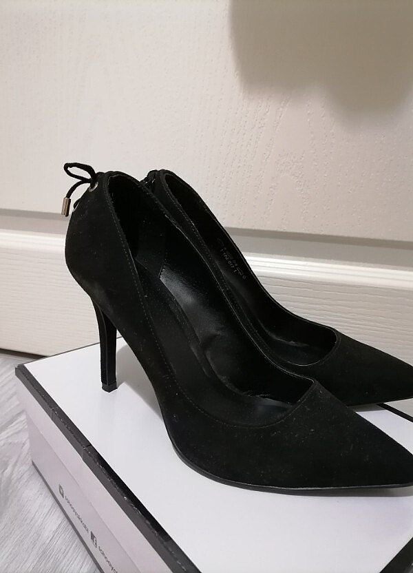 Siyah topuklu ayakkabı - Görsel 2