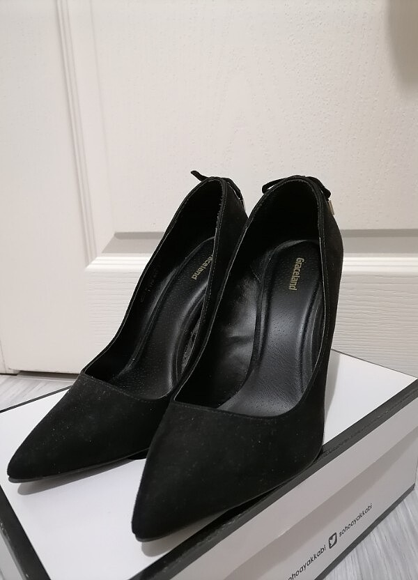 Siyah topuklu ayakkabı - Görsel 3