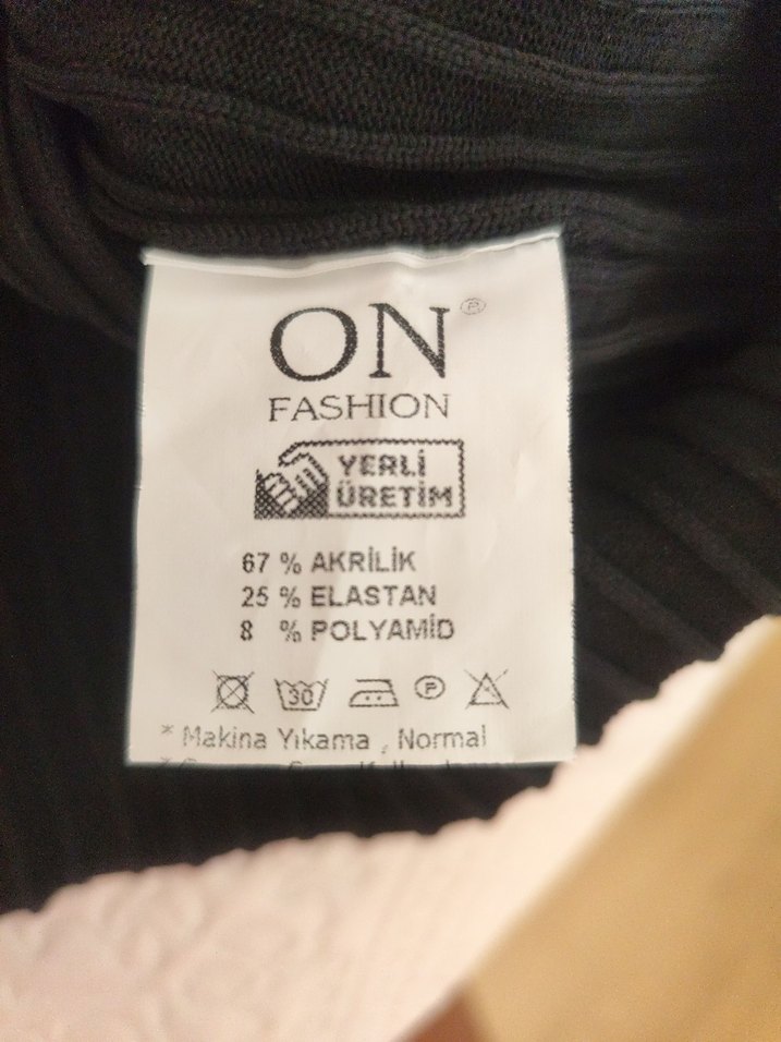 V Yaka Siyah Örgü Mini Kadın Atlet - Görsel 4